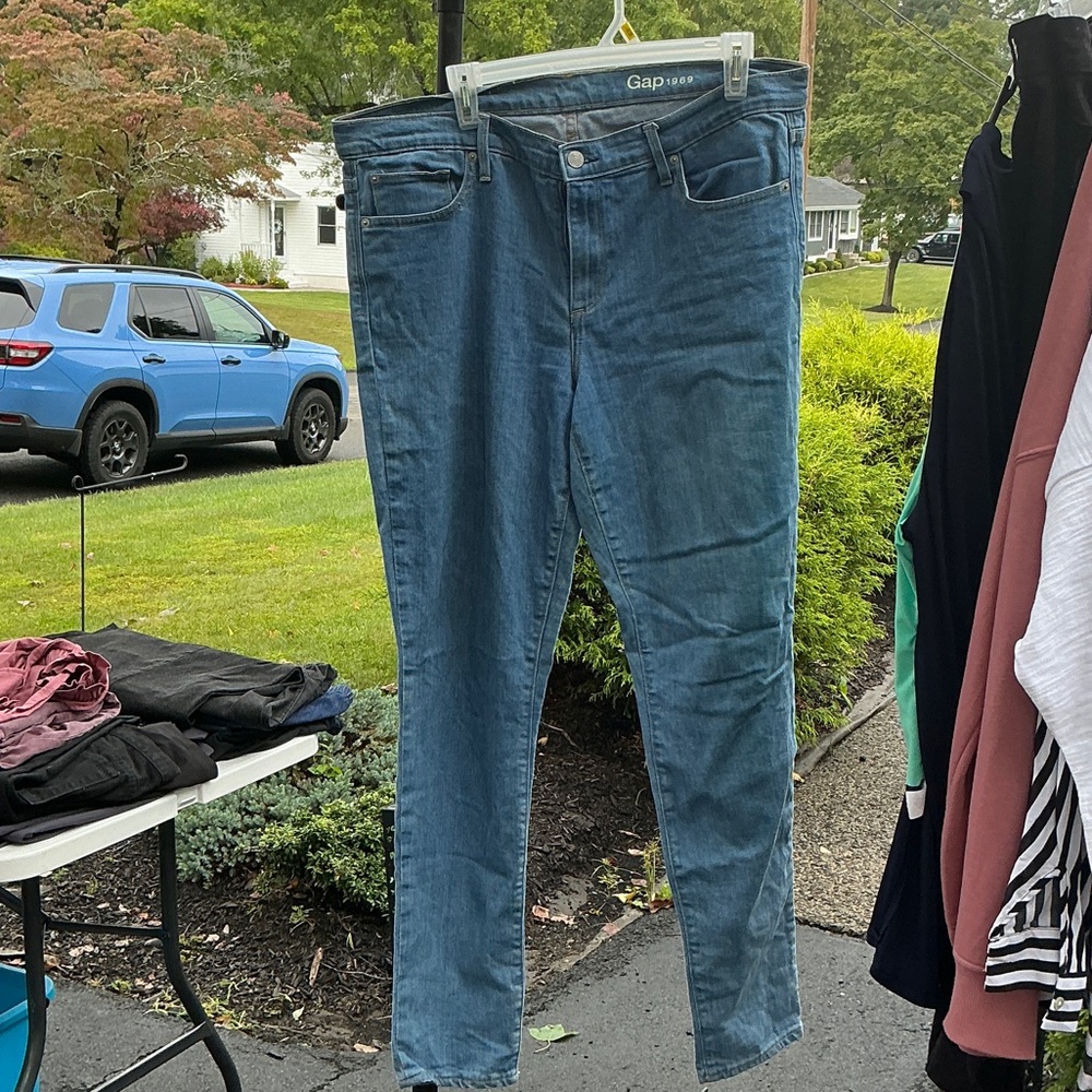 GAP Women's Classic Blue Skinny Jeans